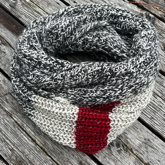 Cable Knit Infinity Scarf - Picture 4 of 4